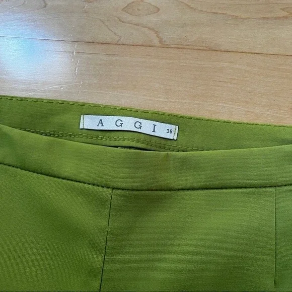 Wolf & Badger AGGI Short City Shorts in Green S NWOT - Picture 9 of 11
